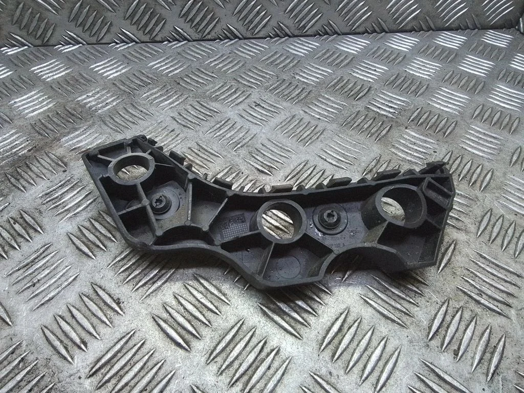 Esistange kinnitusklamber – Volkswagen Passat CC (2008-2016)