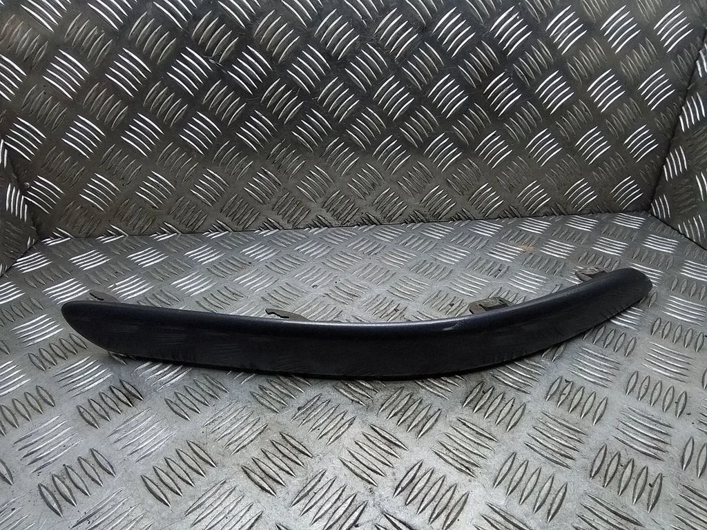 Front bumper splitter molding – Toyota Avensis T250 (2006-2009)