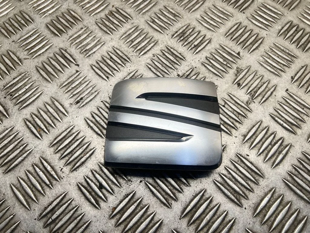 Ražotāja emblēma – Seat Arona (2017-)