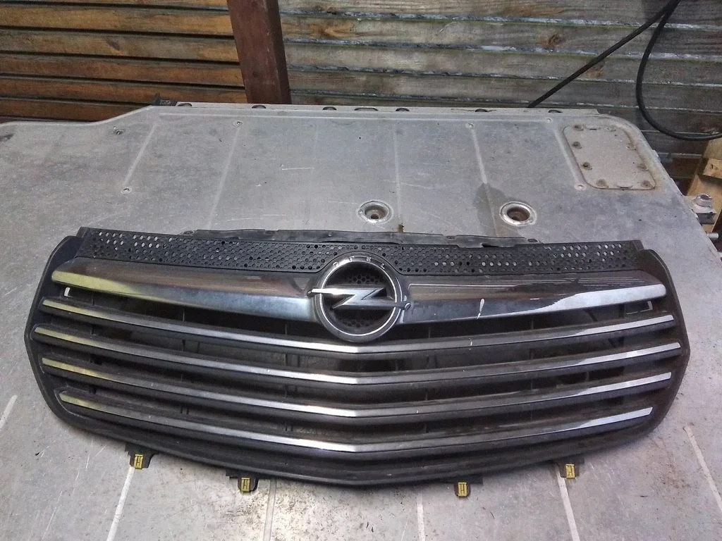 Augšējās restes – Opel Vivaro (2014-2018)