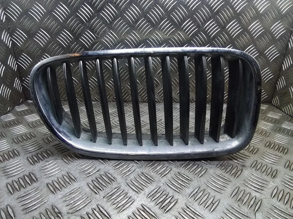 Front bumper upper radiator grill – BMW 5 Series F10 F11 (2009-2016)