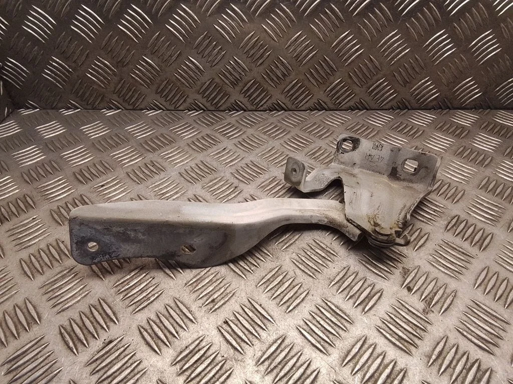 Engine bonnet/hood hinges – Nissan Qashqai (2014-2016)