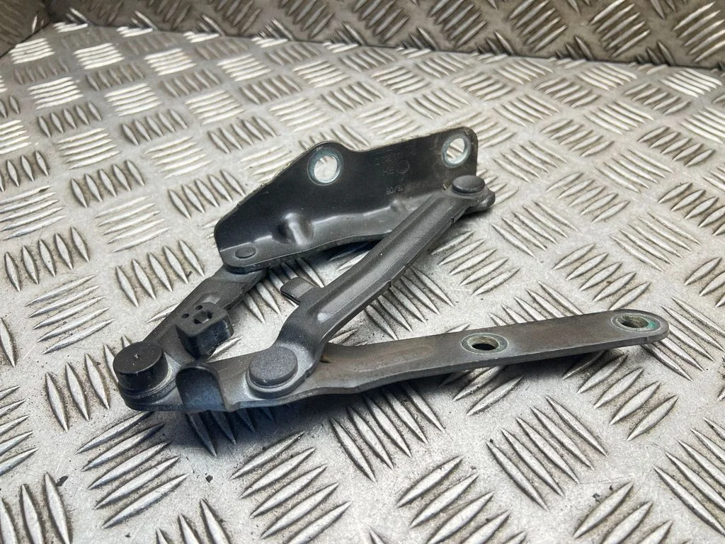 Motora pārsega eņģe (-es) 7H0823302D