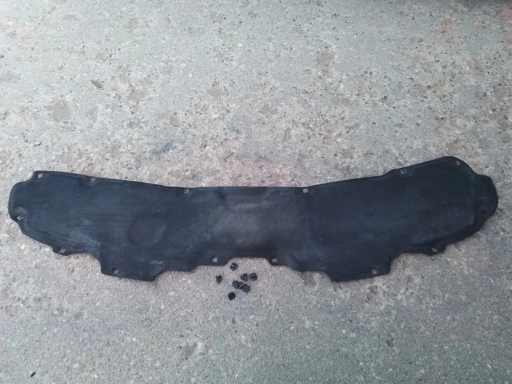 Engine bonnet/hood sound/heat insulation – Volkswagen Transporter - Caravelle T5 (2003-2015)