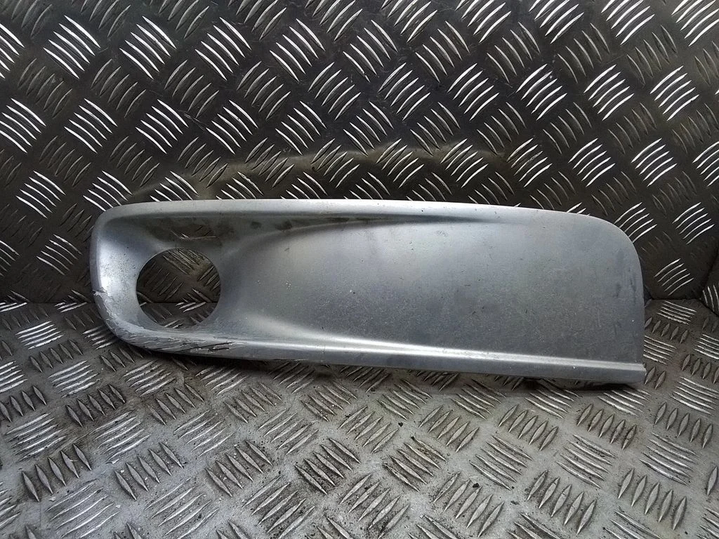 Kratka / ramka halogenu – Volkswagen Multivan T5 (2003-2015)