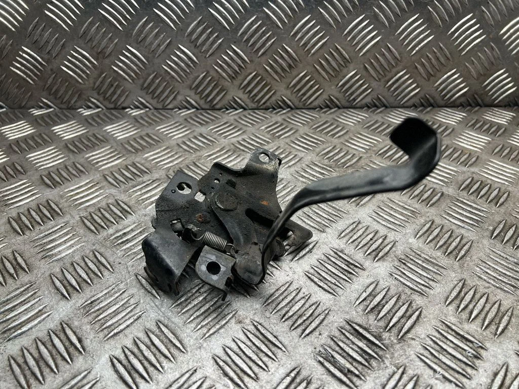 Engine bonnet/hood lock/catch