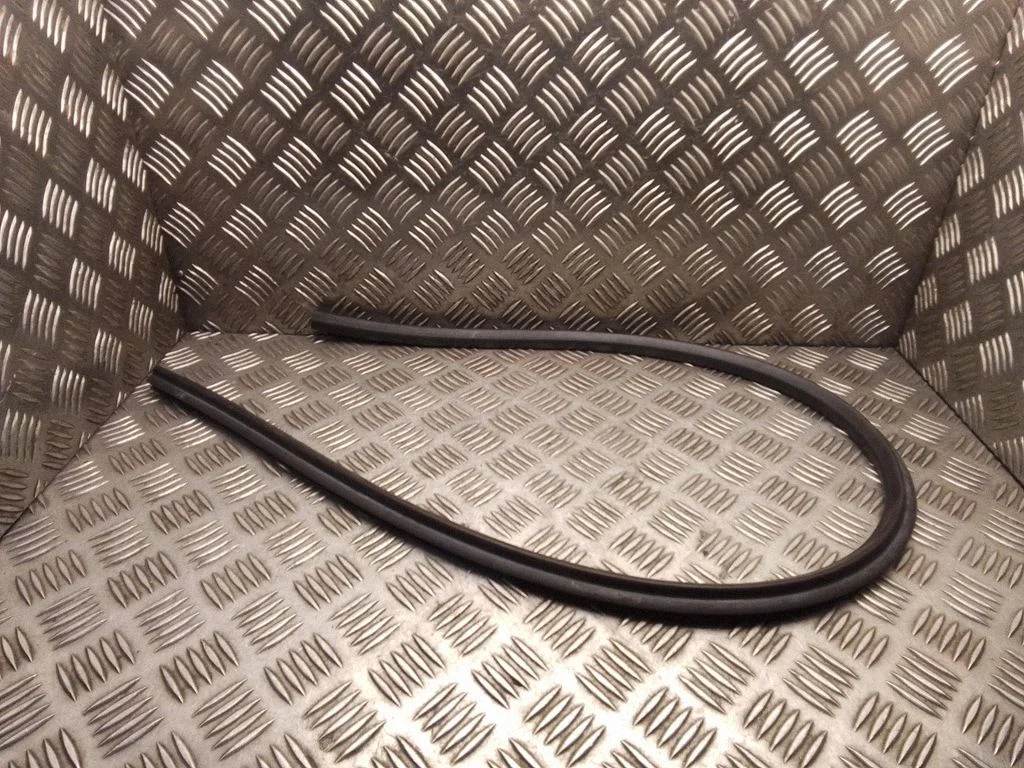Engine compartment rubber – Volvo XC90 (2014-)