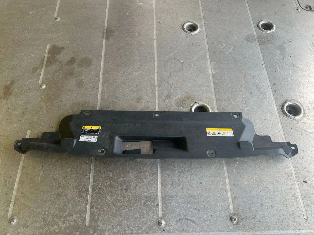 Motora pārsega slēdzenes apdare 6F9853655