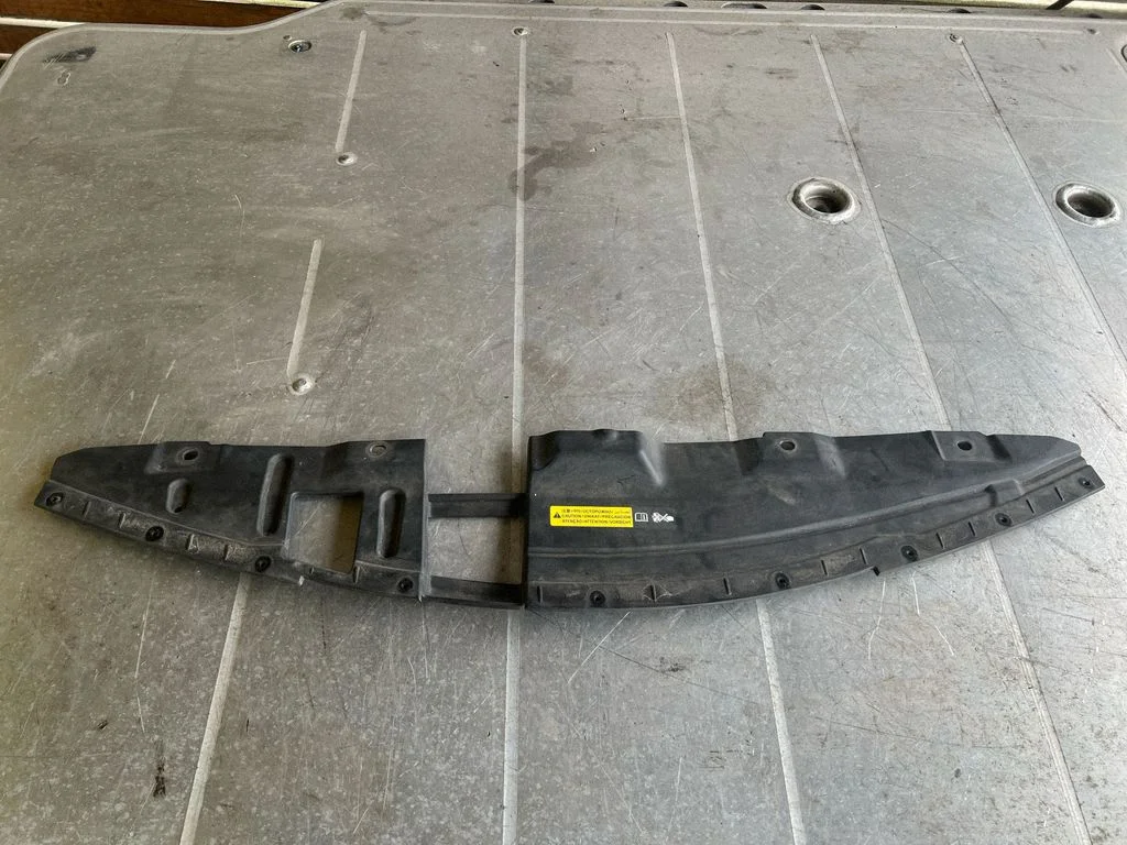 Engine bonnet/hood lock trim molding – Nissan Qashqai (2014-2016)