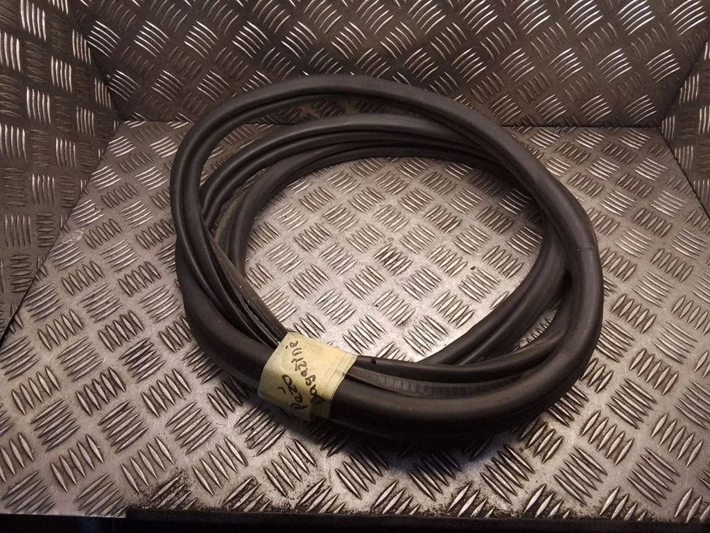 Loading door rubber seal (on body) – Peugeot 308 (2007-2013)