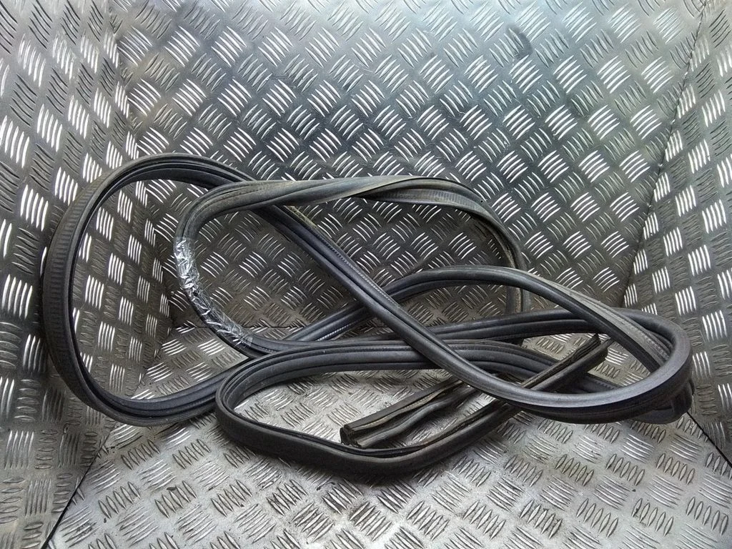 Loading door rubber seal (on body) – Volkswagen Transporter - Caravelle T5 (2003-2015)