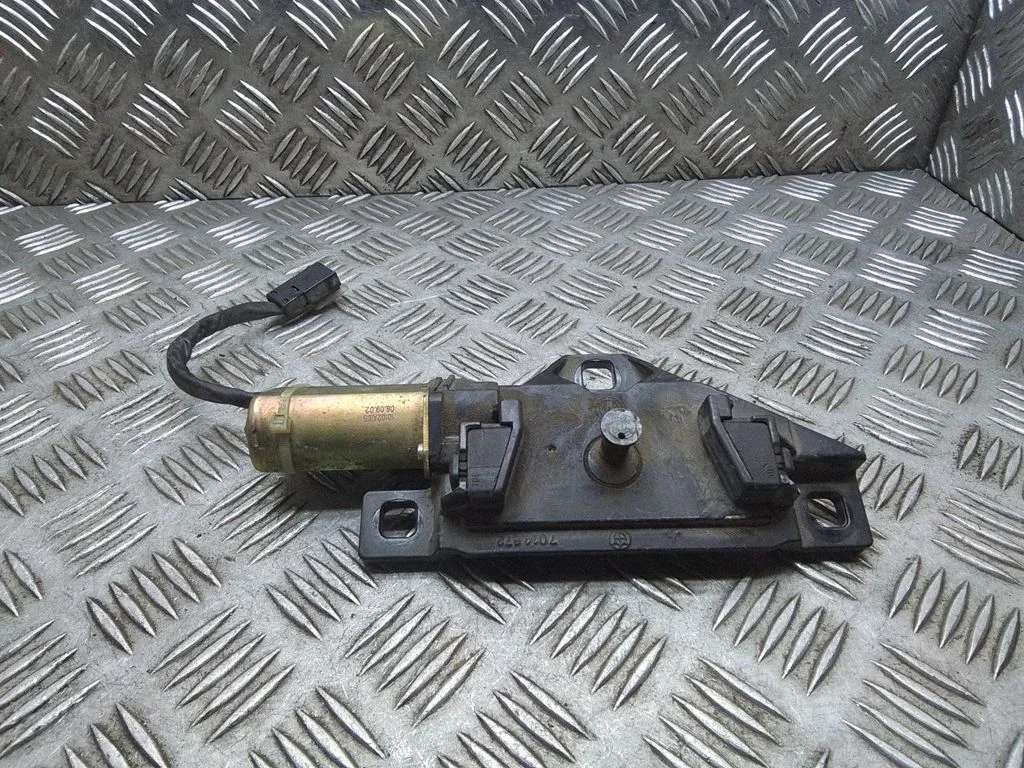 Tailgate/trunk/boot lift motor – BMW 7 Series E65 E66 (2001-2008)