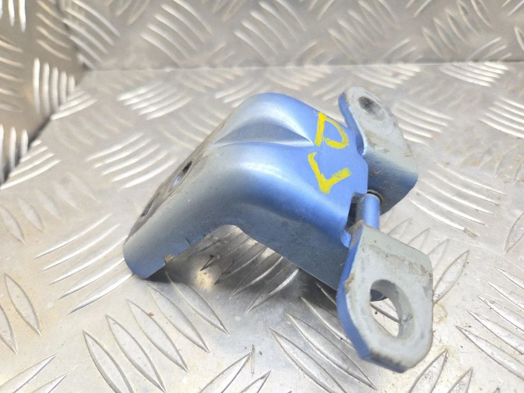 Priekšējā augšējā eņģe A047743