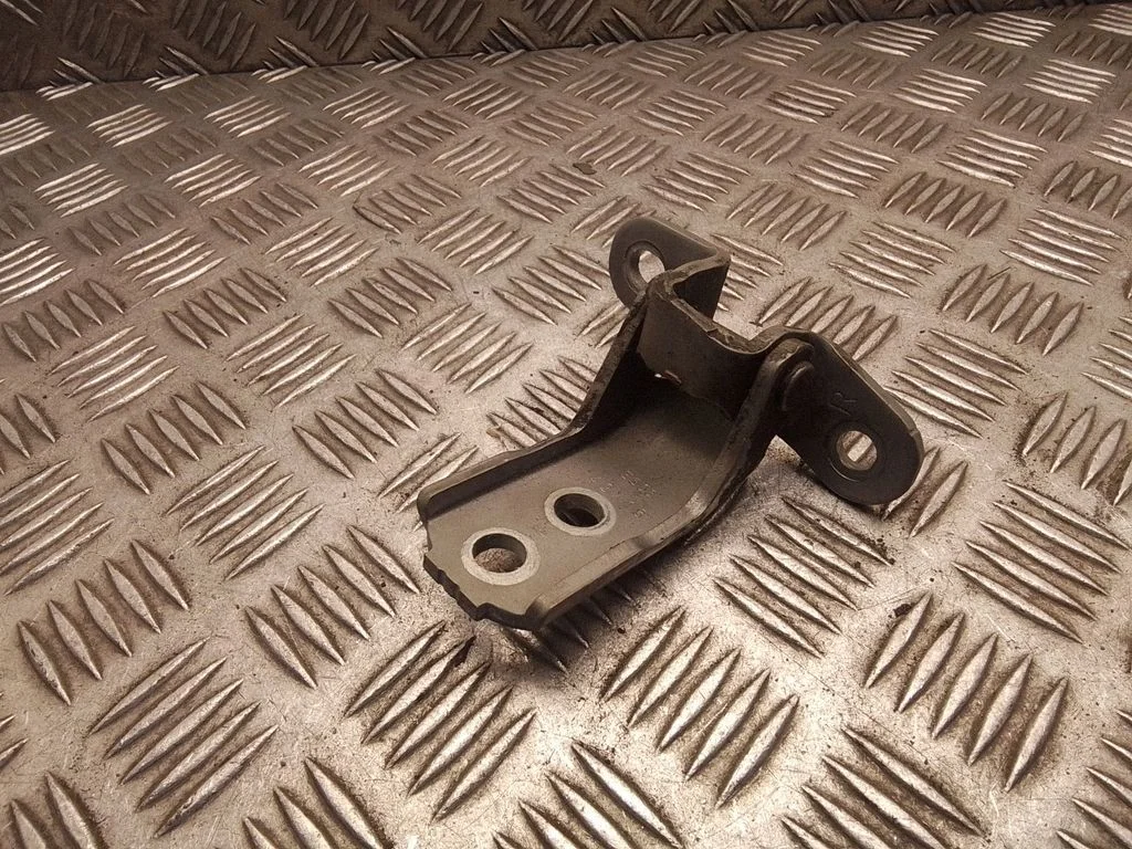 Esiukse ülemine hing – Toyota Auris E180 (2012-2018)