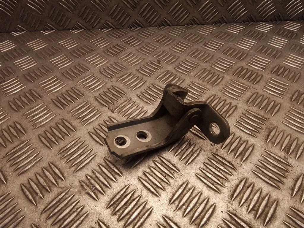 Esiukse ülemine hing – Toyota Auris E180 (2012-2018)