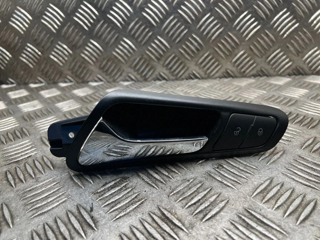 Klamka wewnętrzna drzwi przednich – Volkswagen Passat B6 (2005-2010)