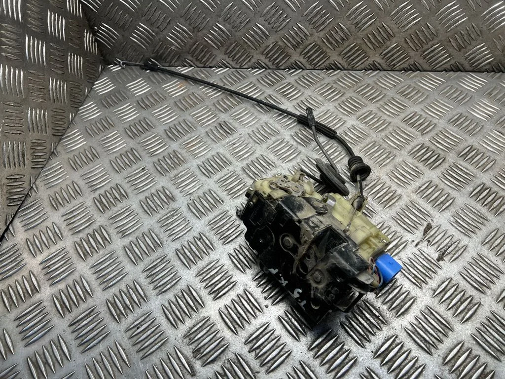 Front door lock – Volkswagen Transporter - Caravelle T5 (2003-2015)