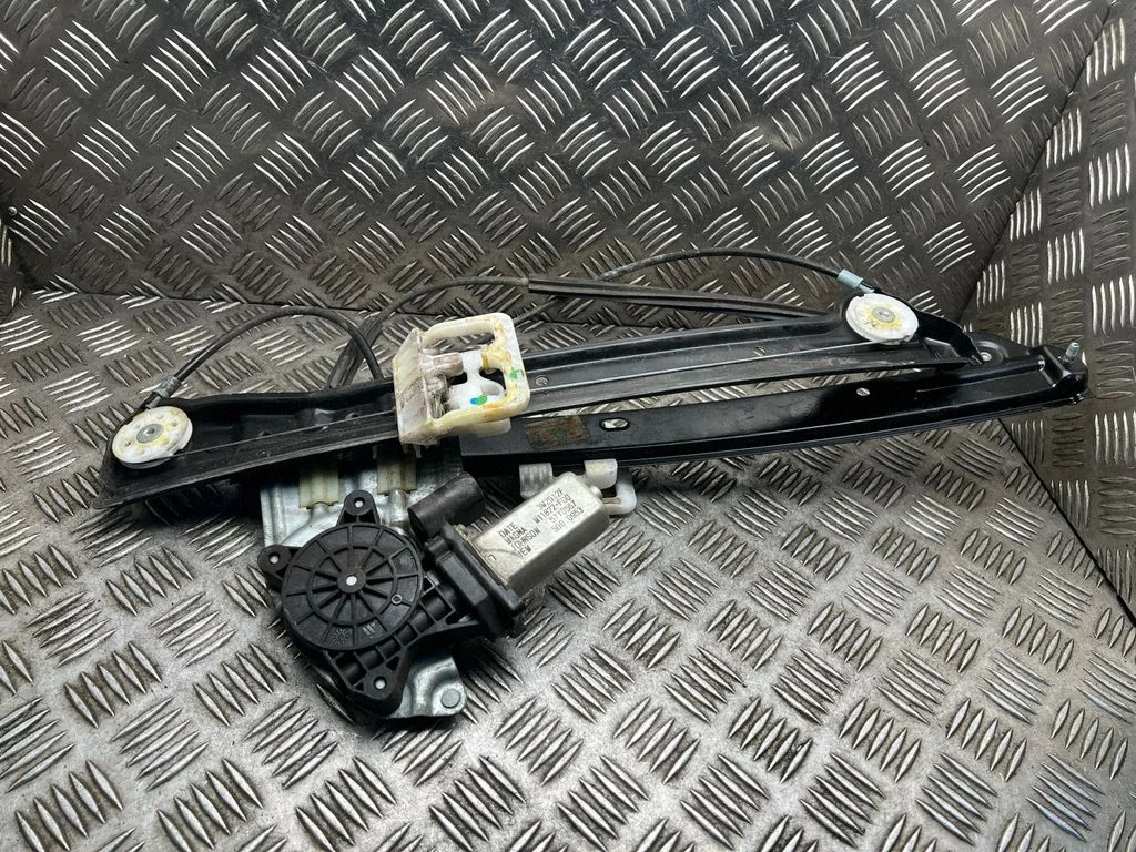 Front door window regulator with motor – Mini Cooper Countryman R60 (2011-2016)