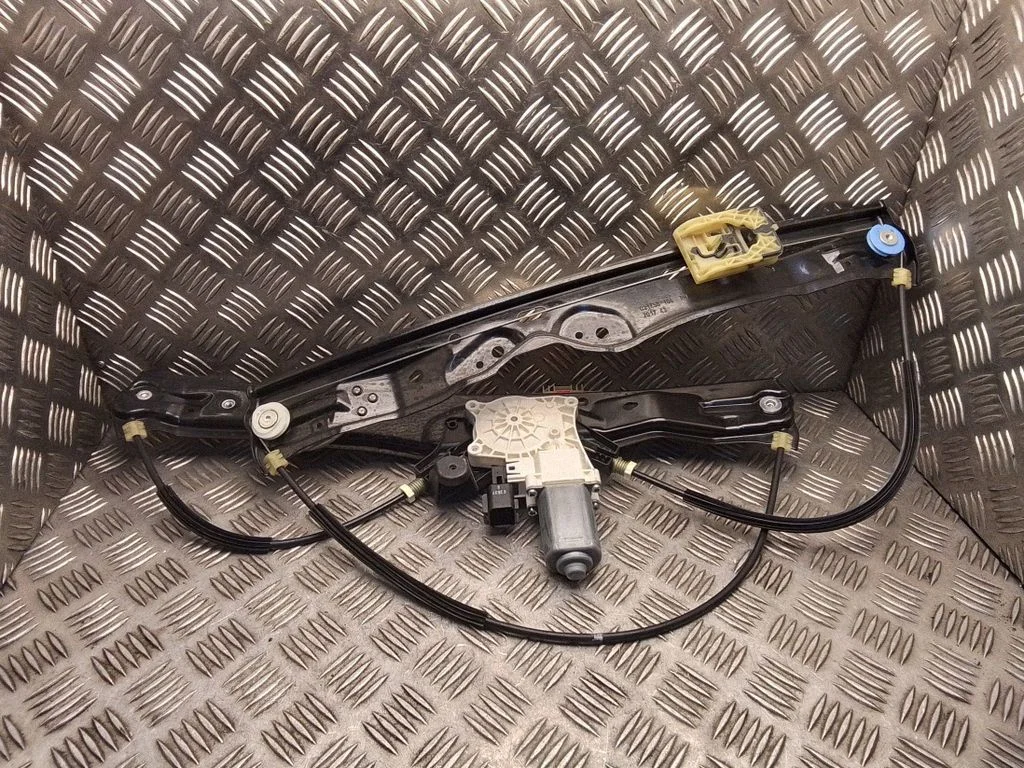 Priekšējā el. loga pacēlāja mehānisma komplekts – Land Rover Discovery Sport (2014-)