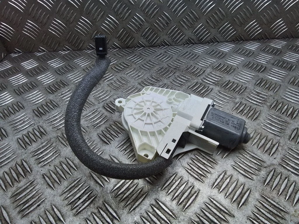 Esiukse aknatõstuki mootor – Skoda Yeti (5L) (2009-2017)