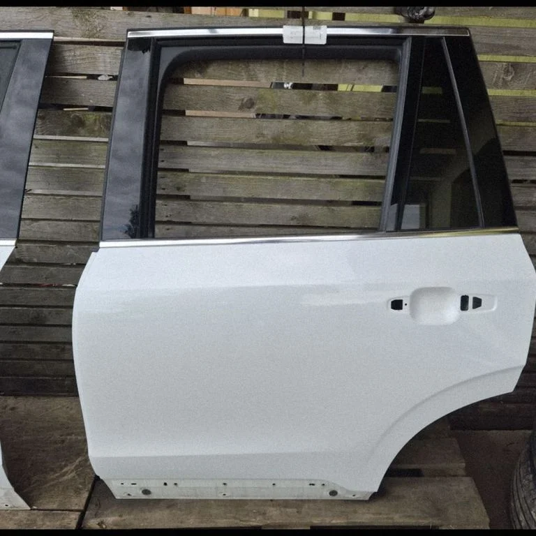 Rear door – rear left