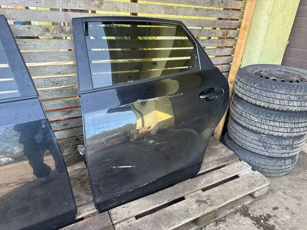 Rear door BLACK