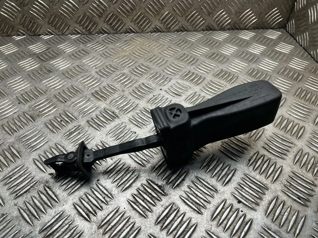 Rear door check strap stopper – Seat Arona (2017-)