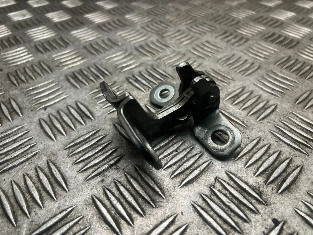 Tagaukse ülemine hing – Opel Astra K (2015-2021)