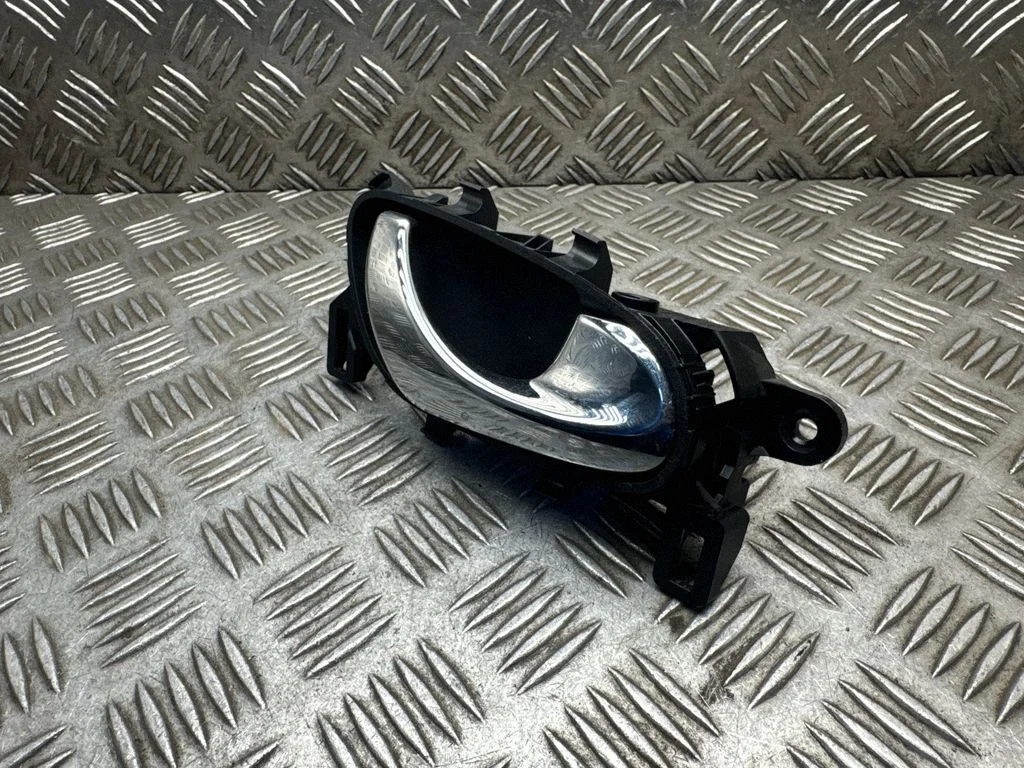 Rear door interior handle – Nissan Qashqai (2014-2016)