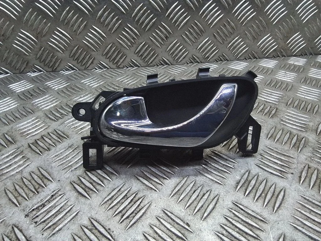 Rear door interior handle – Nissan Qashqai (2010-2014)