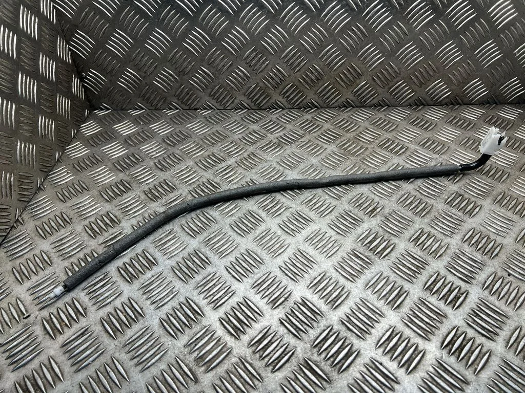 Aizmugurējo durvju trosīte 9800561