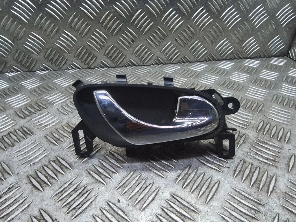 Rear door interior handle – Nissan Qashqai (2010-2014)