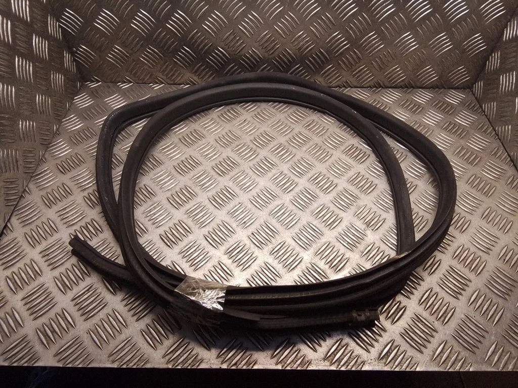 Rear door rubber seal (on body) – Nissan Qashqai (2014-2016)