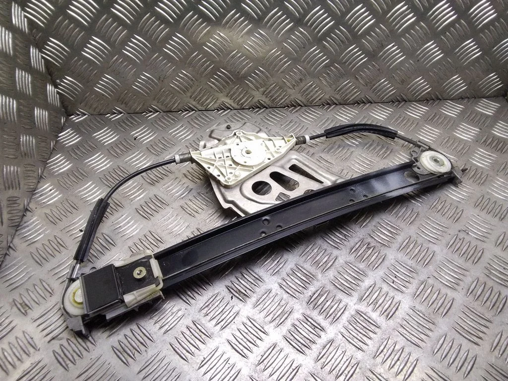 Rear window lifting mechanism without motor – Mercedes-Benz S-Class W220 (1998-2006)