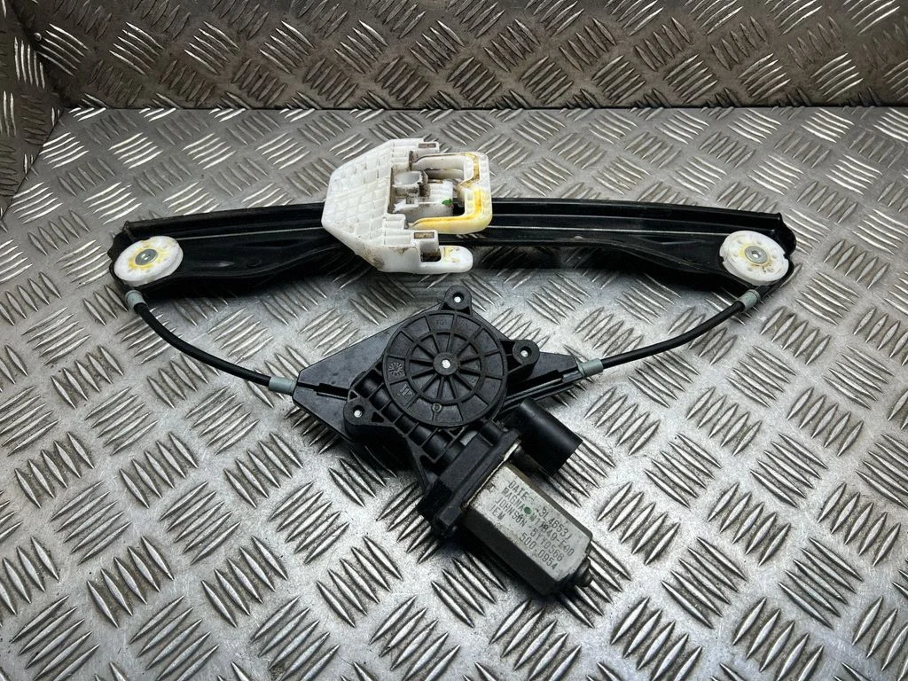 Podnośnik szyby tylnej z silniczkiem – Mini Cooper Countryman R60 (2011-2016)