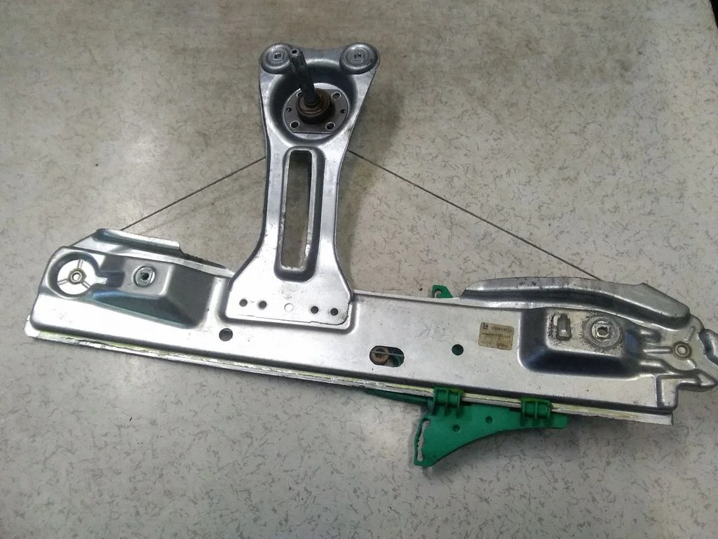 Rear door manual window regulator – Opel Astra H (2004-2012)