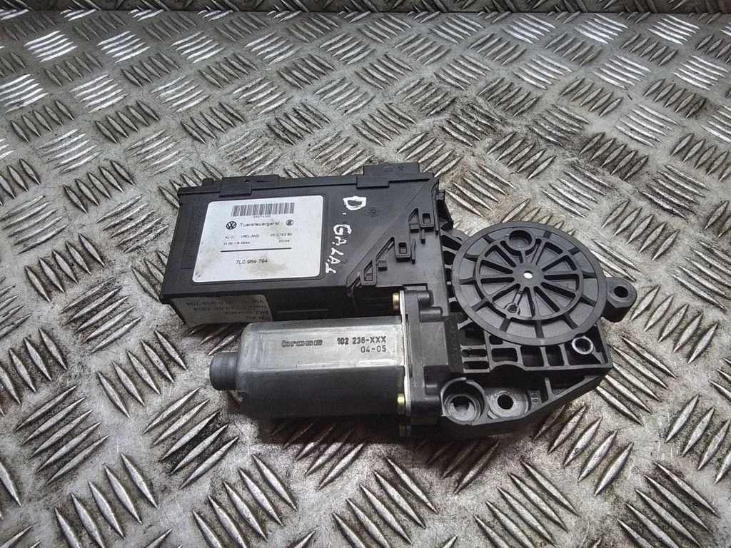 Aizmugurējā loga pacēlāja motoriņš 7L0959794