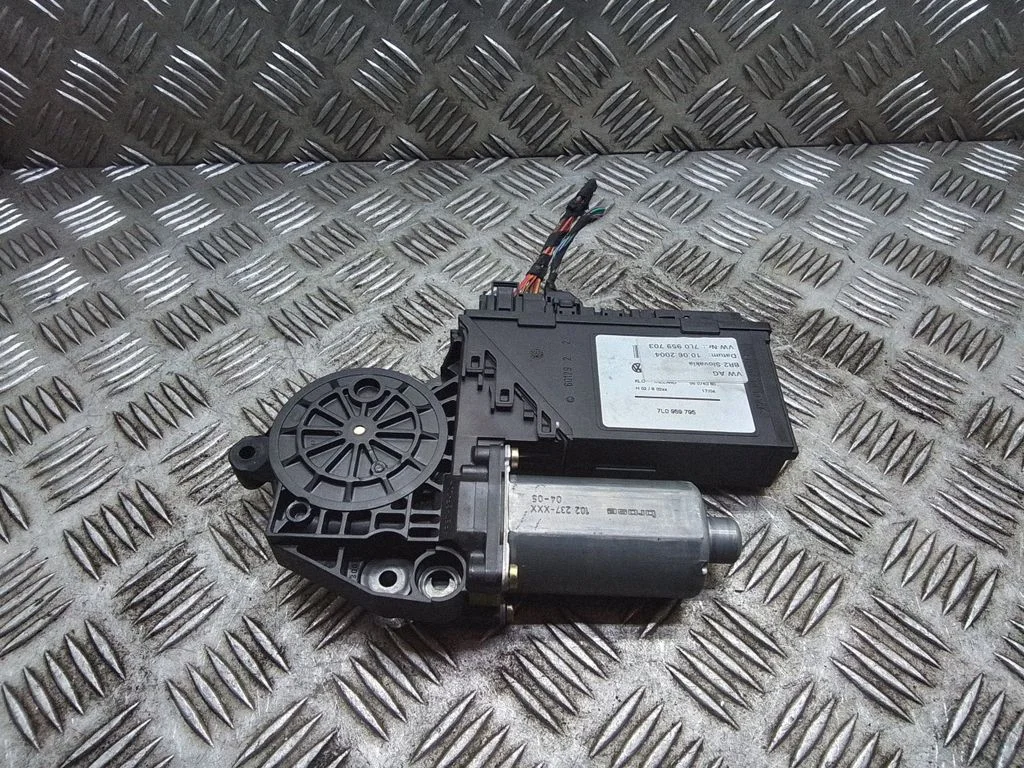 Aizmugurējā loga pacēlāja motoriņš 7L0959795