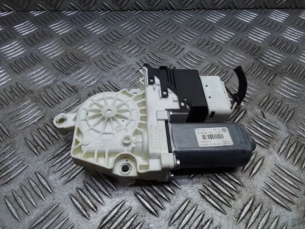 Aizmugurējā loga pacēlāja motoriņš – Volkswagen Passat B6 (2005-2010)