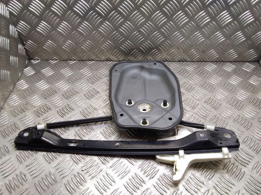 Rear window lifting mechanism without motor – Volkswagen Golf Plus (2005-2013)