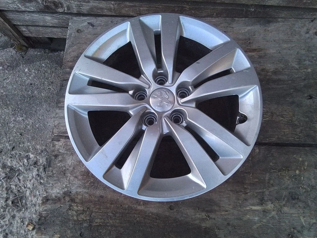R16 vieglmetāla disks (-i) 9677989577