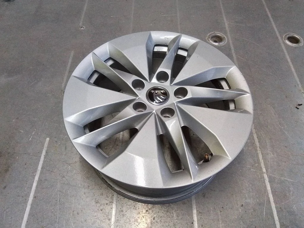 R16 vieglmetāla disks (-i) 5e3601025ah