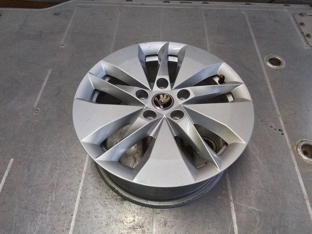 R16 vieglmetāla disks (-i) 5e3601025ah
