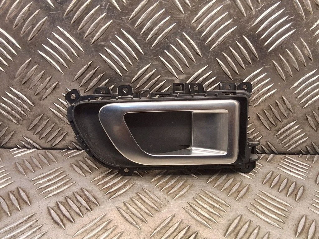 Front door interior handle – Land Rover Discovery Sport (2014-)