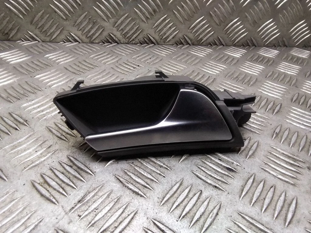 Klamka wewnętrzna drzwi przednich – Audi A5 8T 8F (2007-2016)