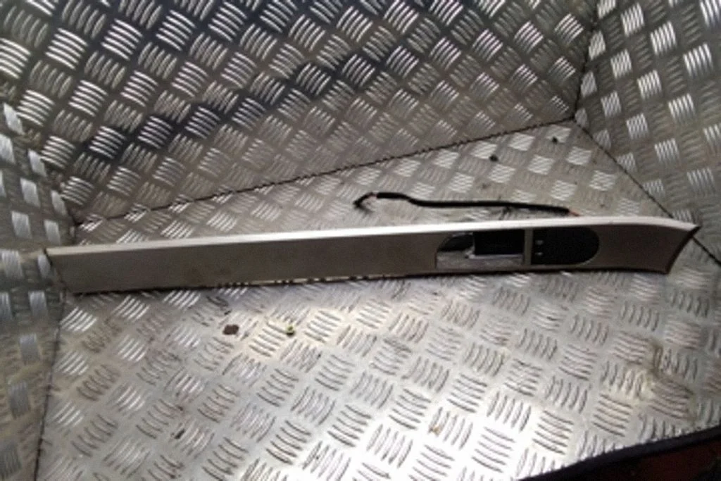 Front door interior handle – Volkswagen Touareg I (2002-2010)