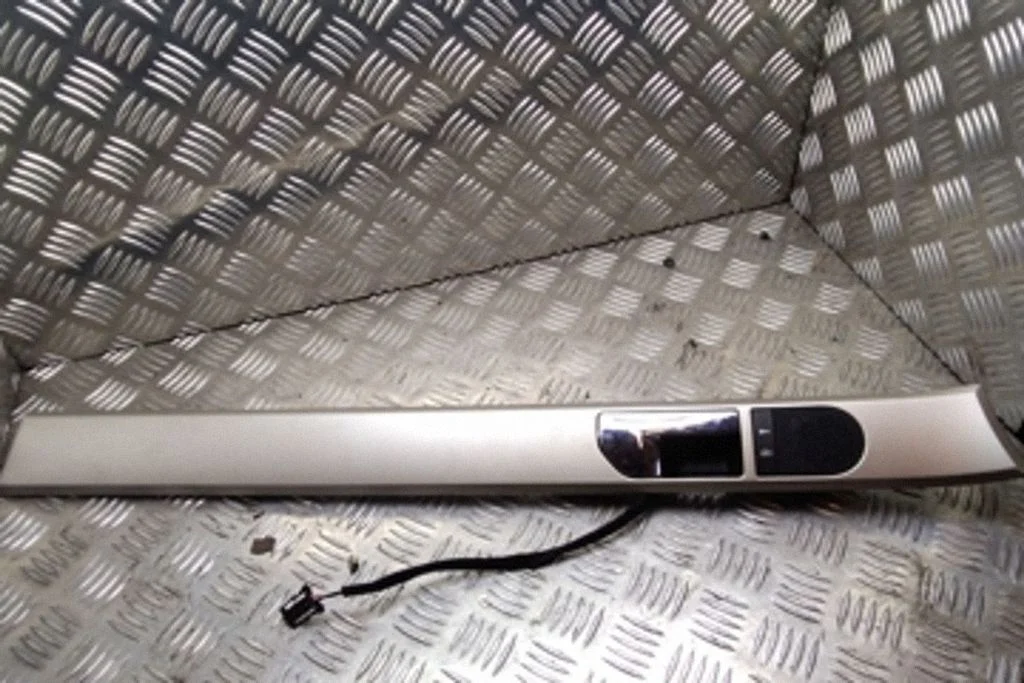 Front door interior handle – Volkswagen Touareg I (2002-2010)