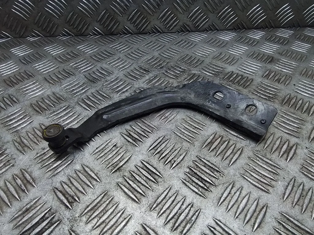 Augšējā rullīša vadotne/ augšējā eņģe 9823714480