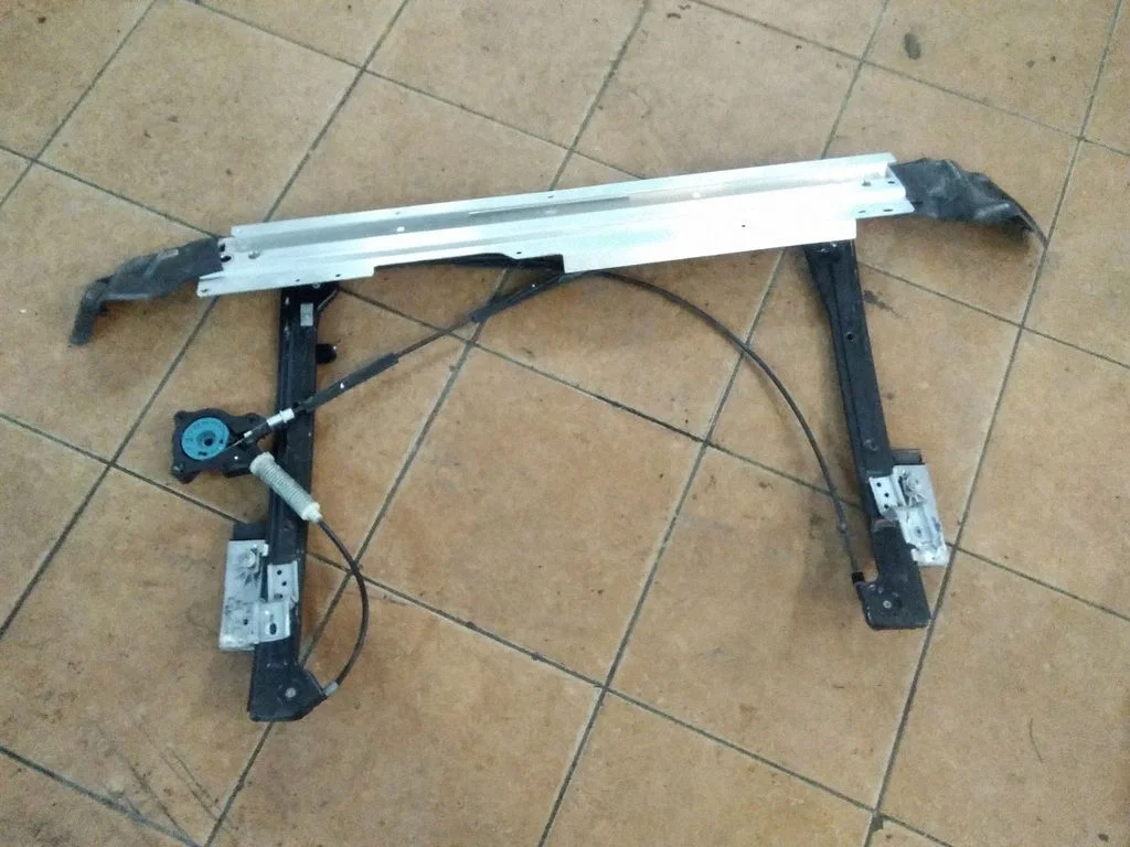 El. loga pacēlāja mehānisms bez motoriņa 8820012