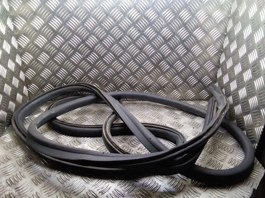 Laadimisukse tihend (kere pool) – Volkswagen Transporter - Caravelle T5 (2003-2015)
